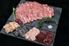 【送料無料】熊野牛 焼肉とホルモンの詰め合わせセット 2kg(自家製タレ付き)