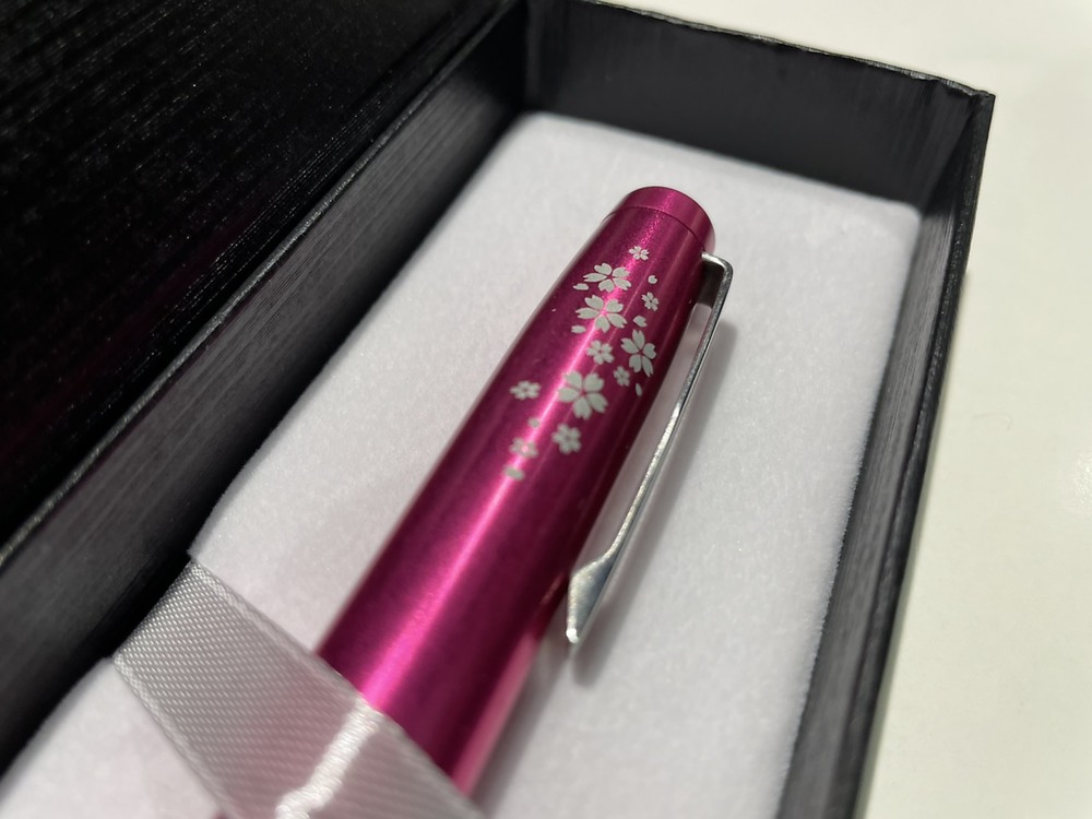 超激得低価 削り出しのボールペン「彩~Irodori~」アルミニウム製・ピンク